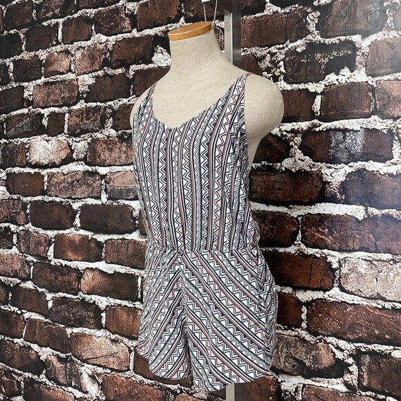 Dolce Vita Romper V-Neck Open Back Geometric Designs Black Pink Size Small S - Picture 6 of 16